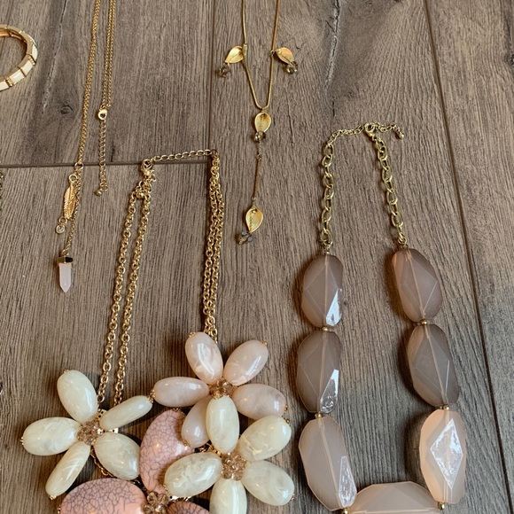 Pastel palette statement piece lot - Picture 2 of 4